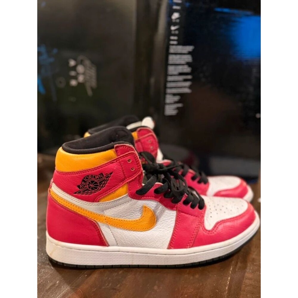 Air Jordan 1 Retro High OG Light Fusion Red - Men's Size 9
